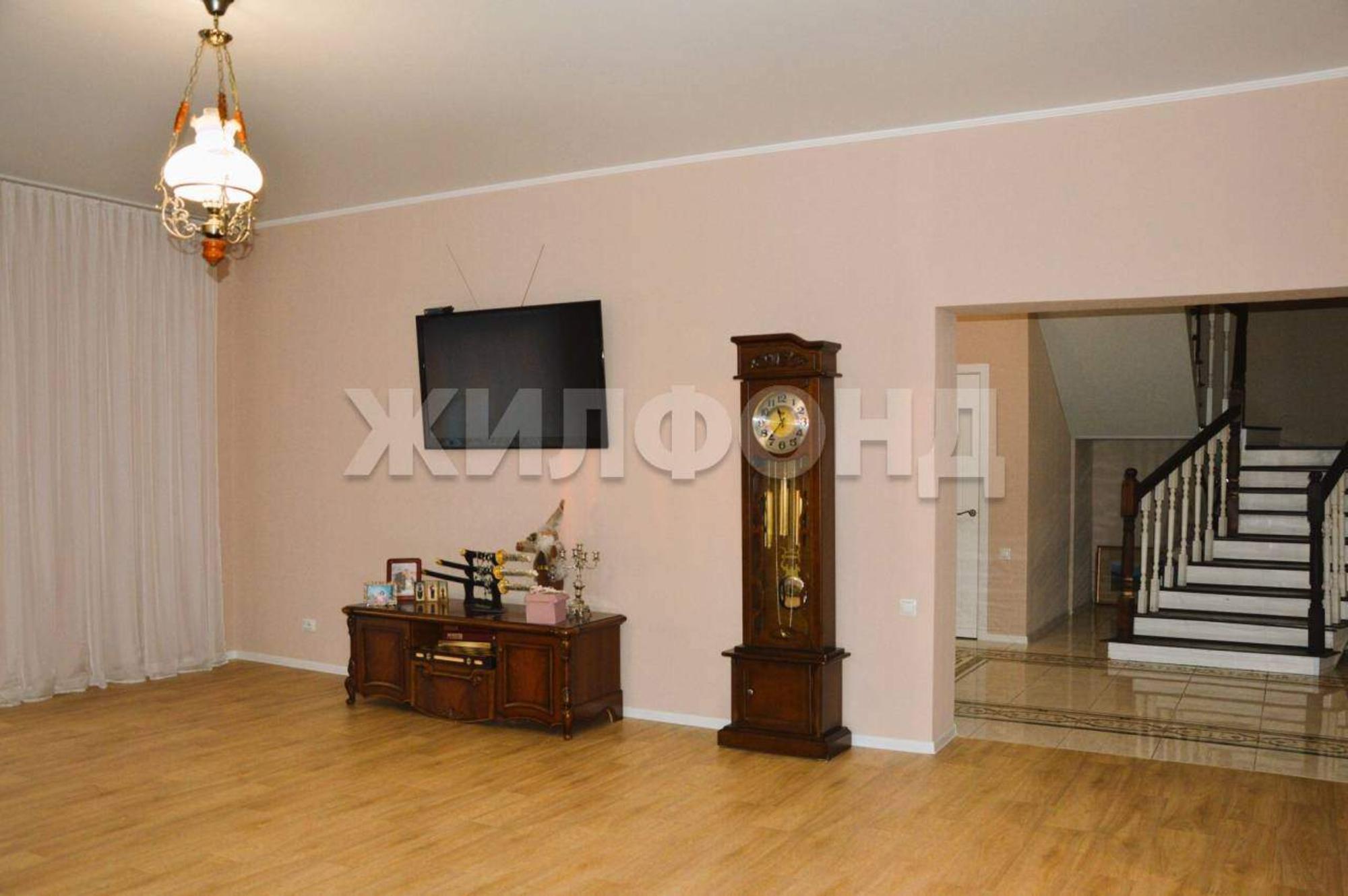 Купить дачу, дом, коттедж за 13 750 000 рублей на Луговая улица, д.11