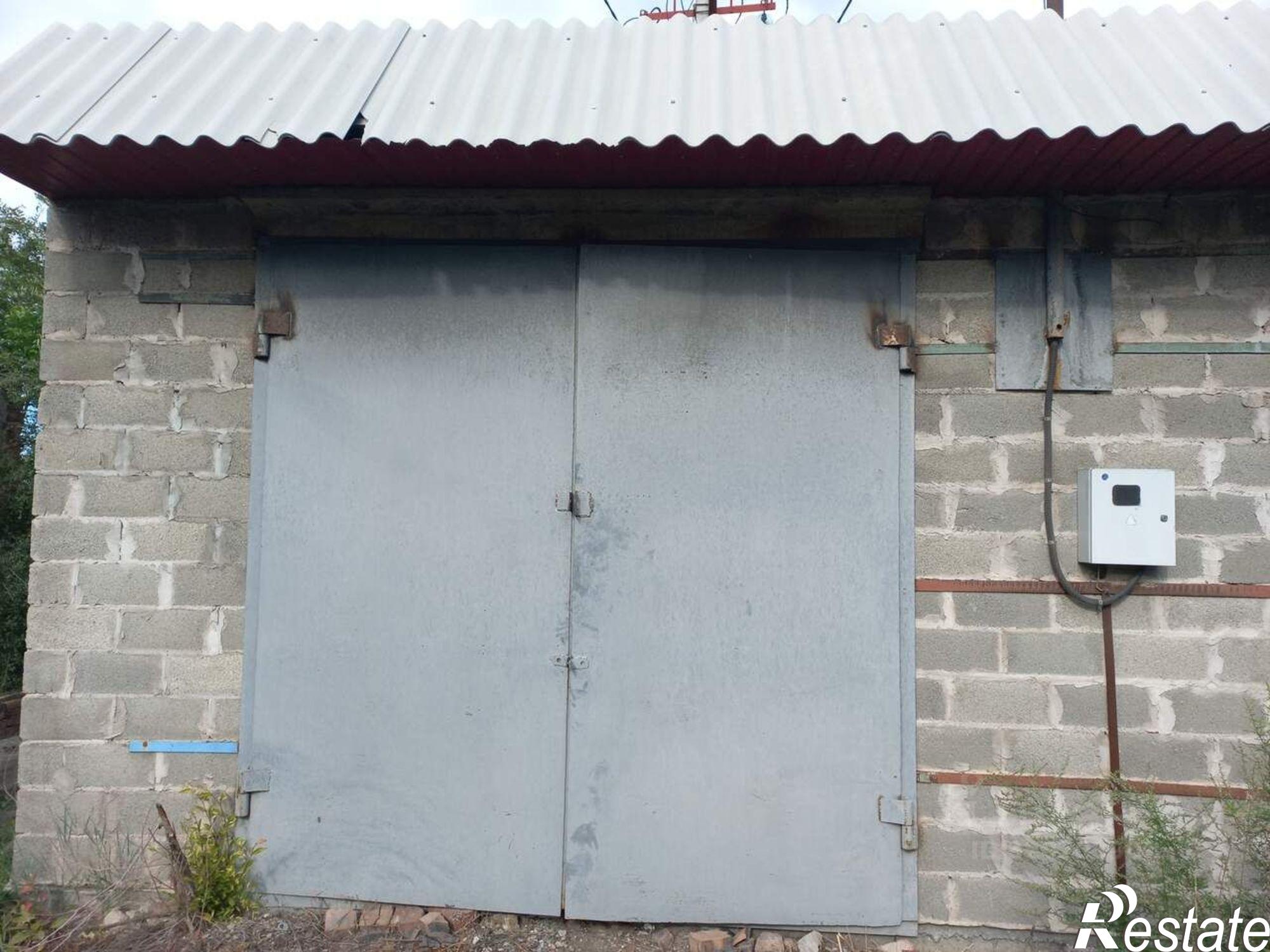 Купить гараж, место в паркинге за 900 000 рублей на Советская улица, 33