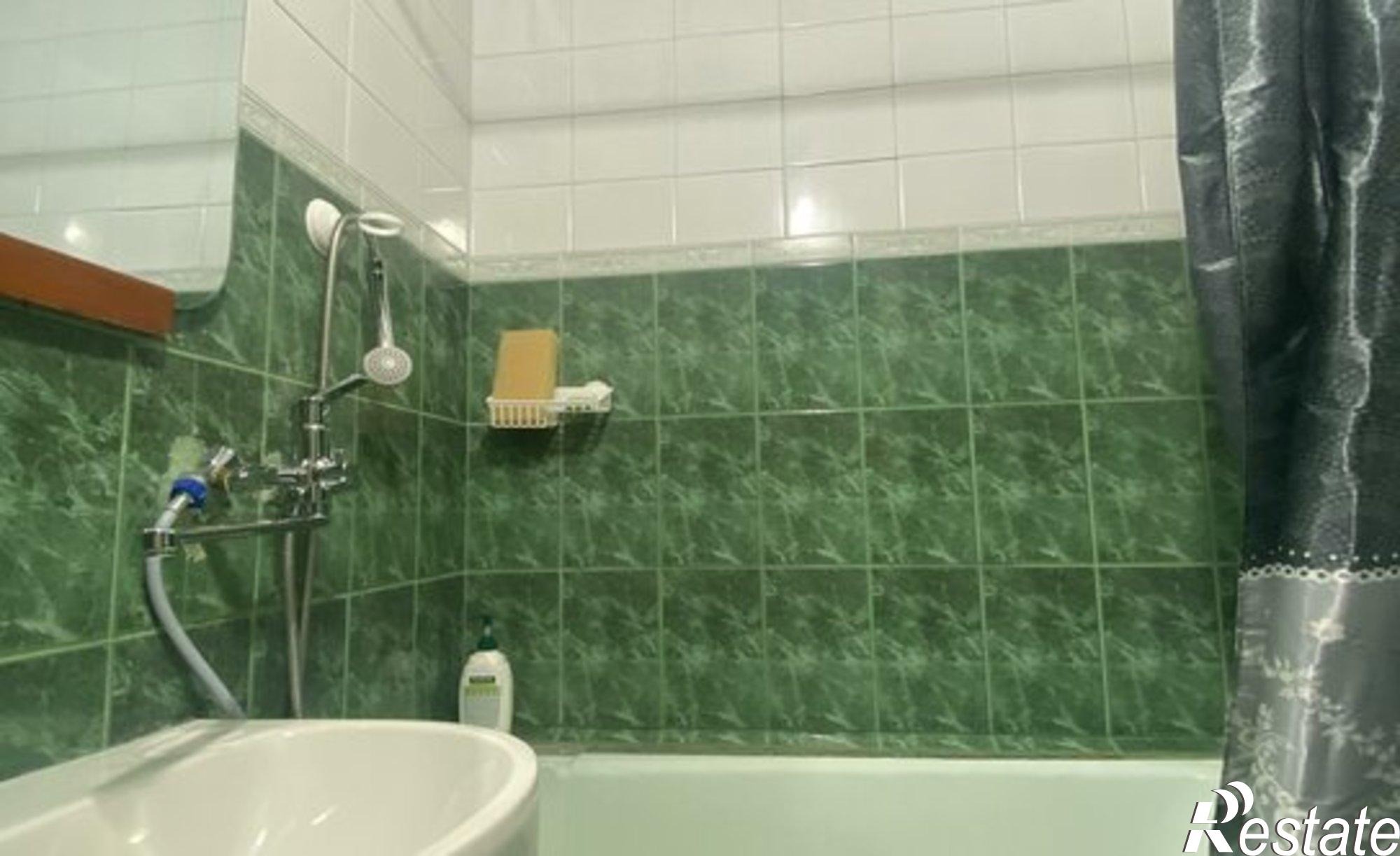 Купить квартиру за 3 660 000 рублей на Саяногорск, микрорайон Центральный, 2Б