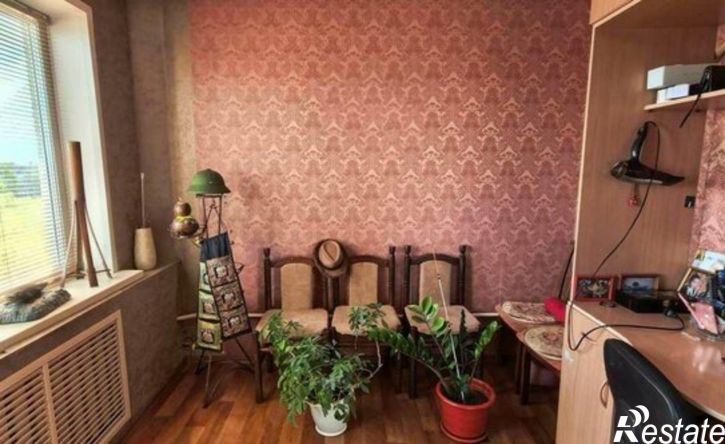 4-комн квартира улица Генерала Тихонова, 37,  д. 37