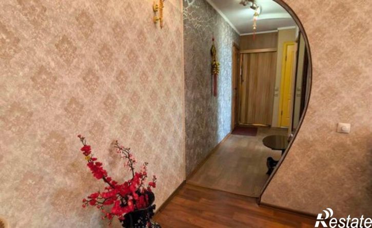 4-комн квартира улица Генерала Тихонова, 37,  д. 37