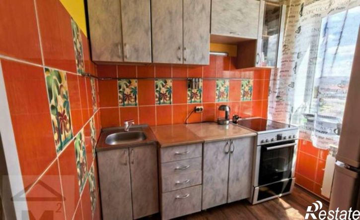 4-комн квартира улица Генерала Тихонова, 37,  д. 37