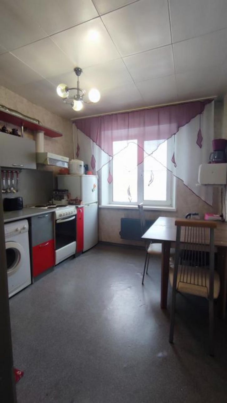 3-комн квартира Интернациональный микрорайон, 8