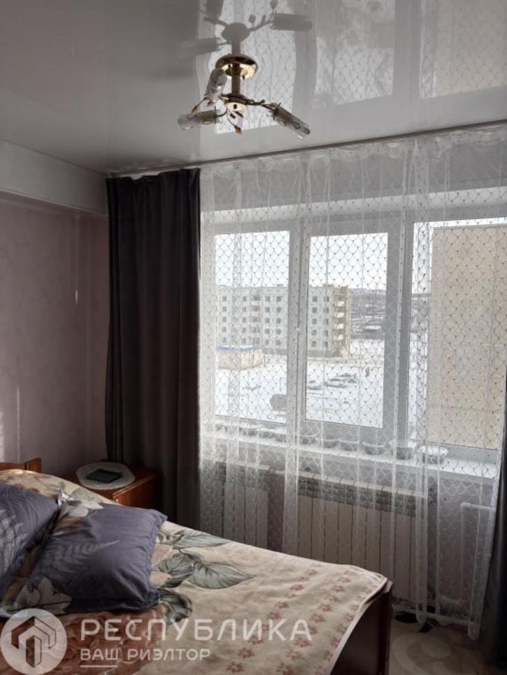 3-комн квартира Микрорайон, 1