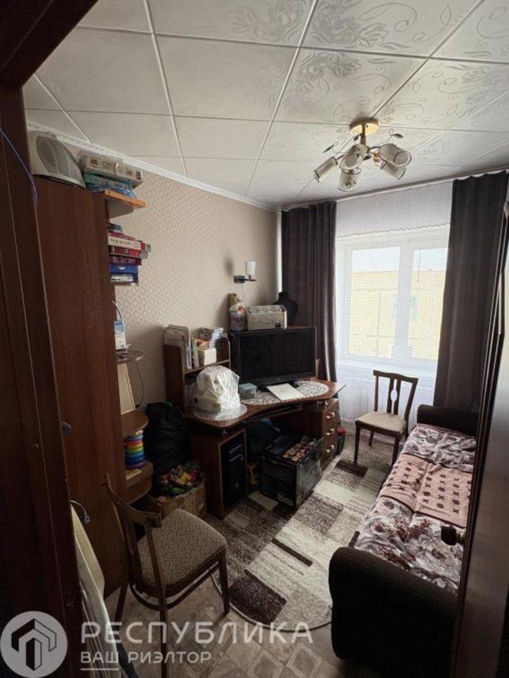 3-комн квартира Микрорайон, 1