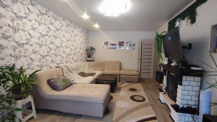 3-комн квартира -, 8