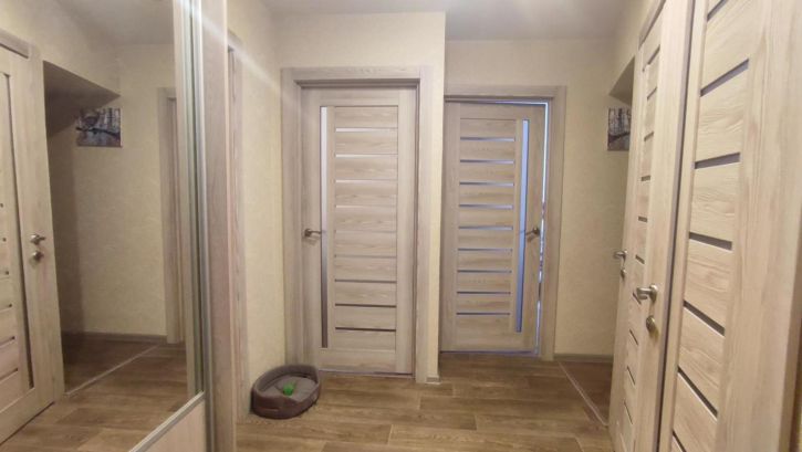 3-комн квартира -, 8