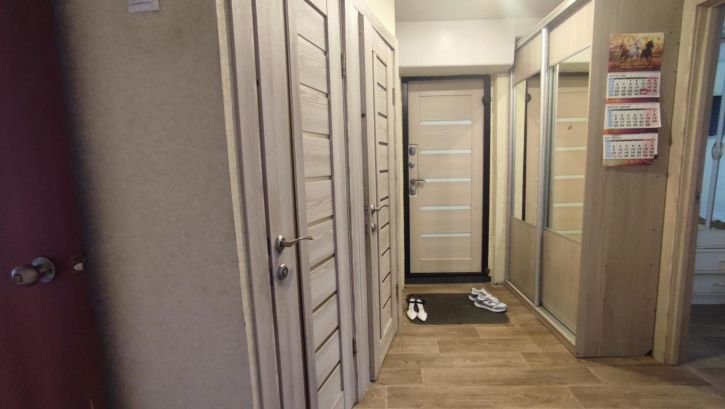 3-комн квартира -, 8