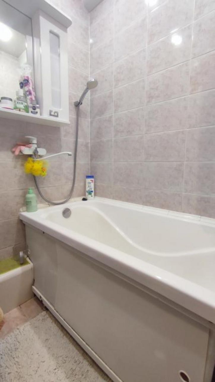 3-комн квартира -, 8