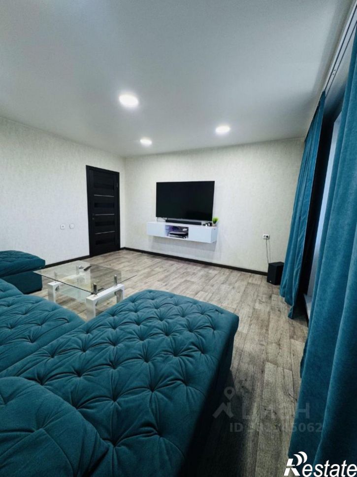 2-комн квартира пр-кт Космонавтов, 1,  д. 1